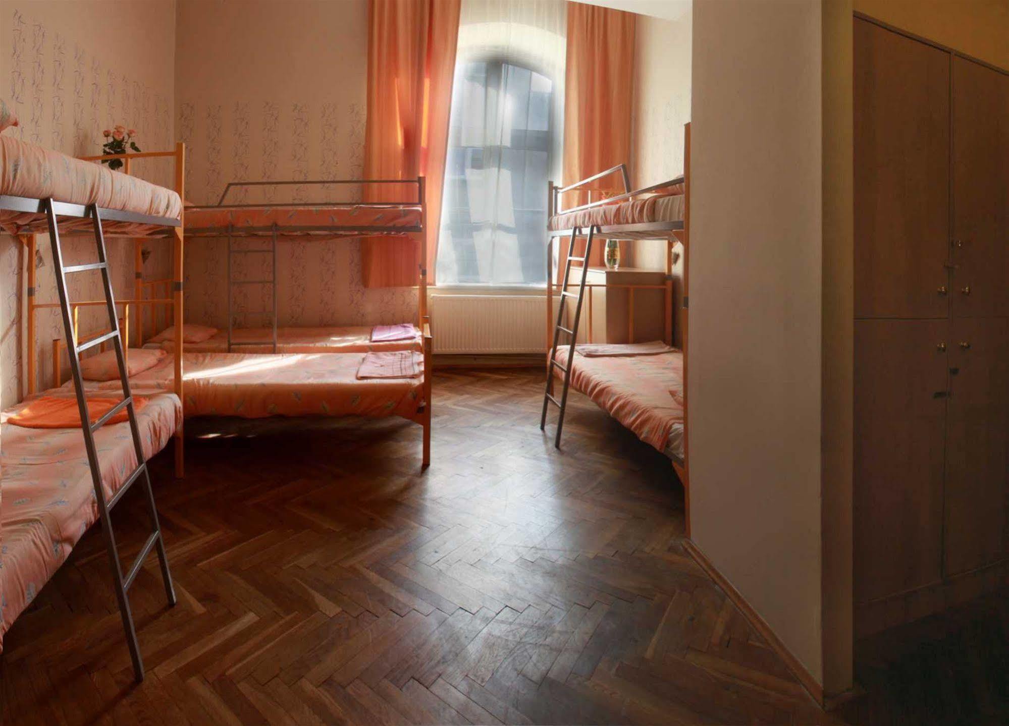 City Hostel Краков Экстерьер фото